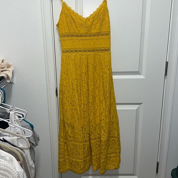 Beautiful Yellow MIDI Dress - NWT - Size Small - Picture 1 of 4